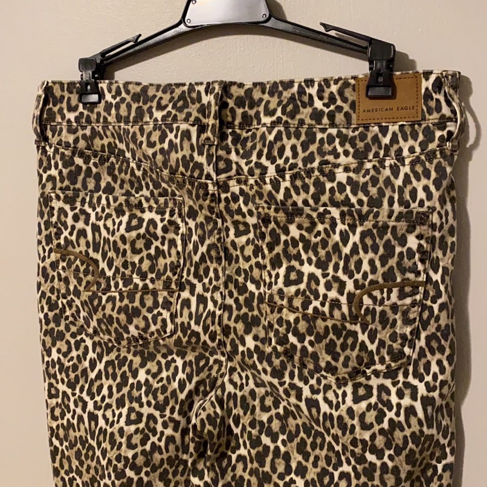 NWOT AMERICAN EAGLE CHEETAH PRINT JEANS